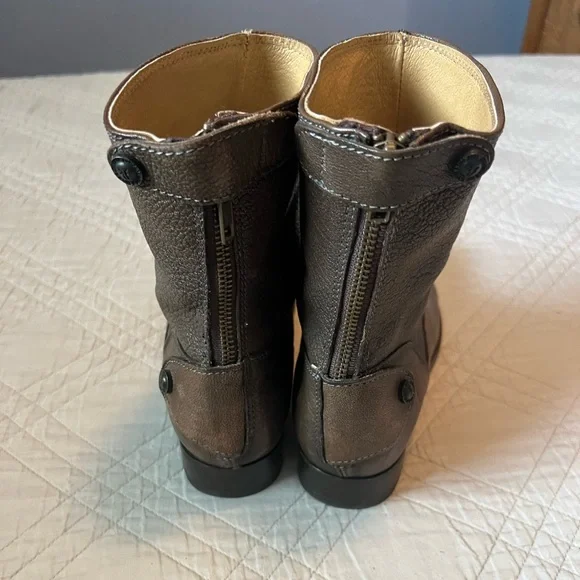 FRYE Melissa Button Zip Short Grey/Brown Leather Ankle Boots, Size 9 - Picture 6 of 16